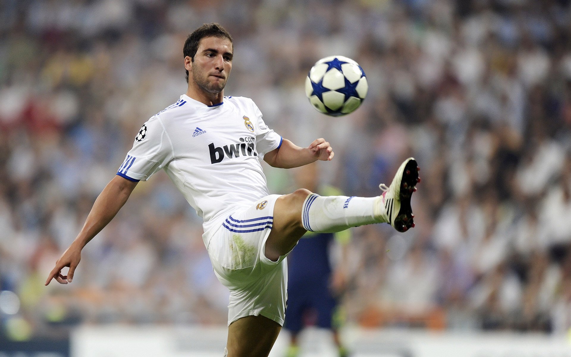 新星恩德里克在对阵墨西哥的热身赛中打入制胜球，助巴西3-2获胜，恩里克西班牙队